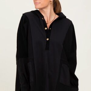 Aemi + Co boutique Black Hooded Women's sweatshirt